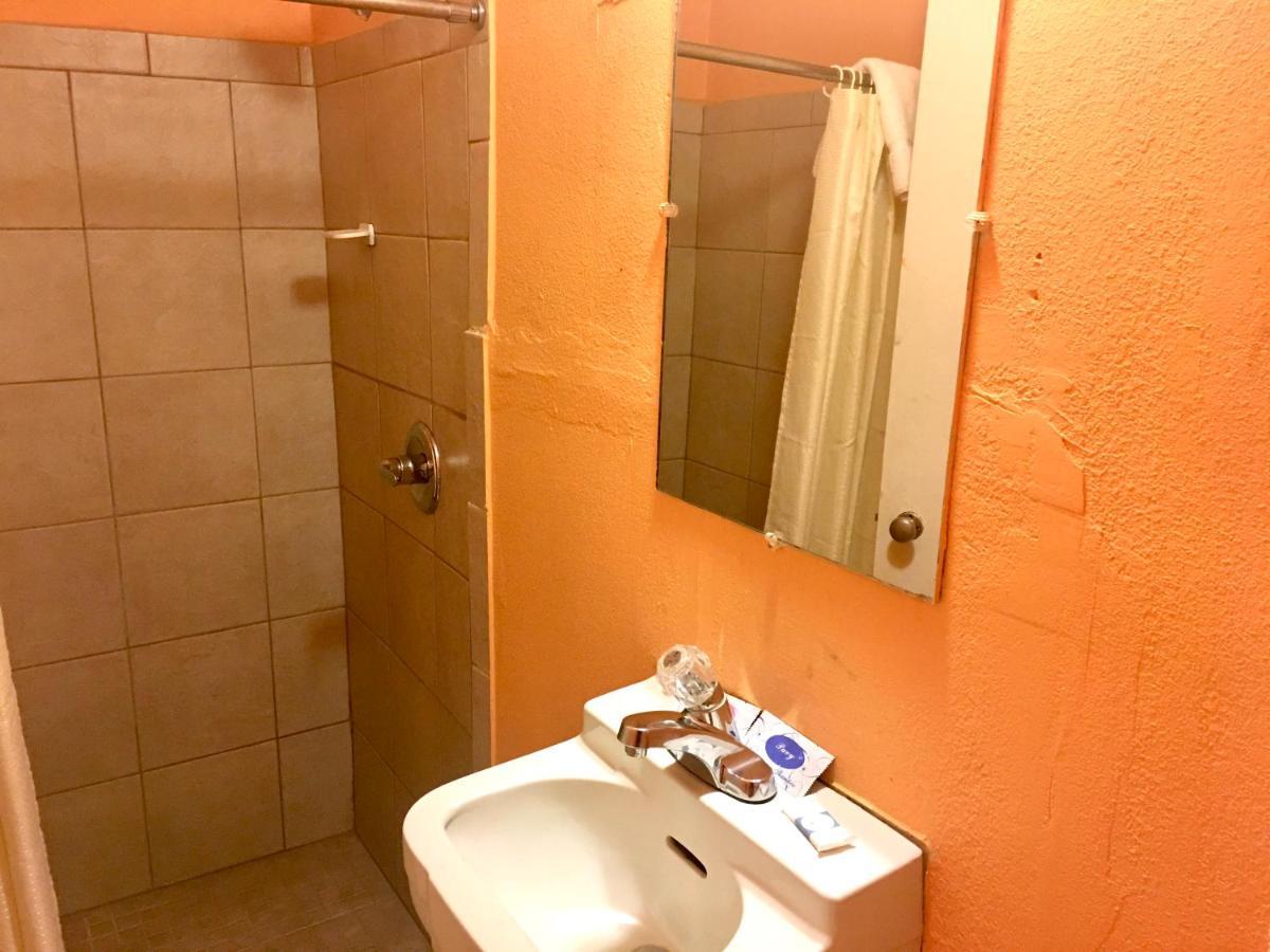 Westerner Motel Ламеса Экстерьер фото